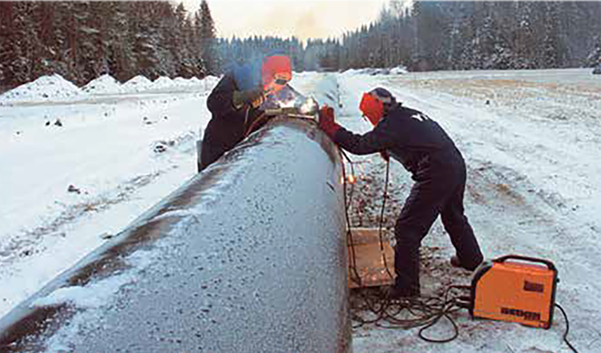 MMA welding on a pipeline