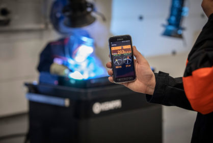 Welding-parameters-on-the-mobile-app-while-welder-welding