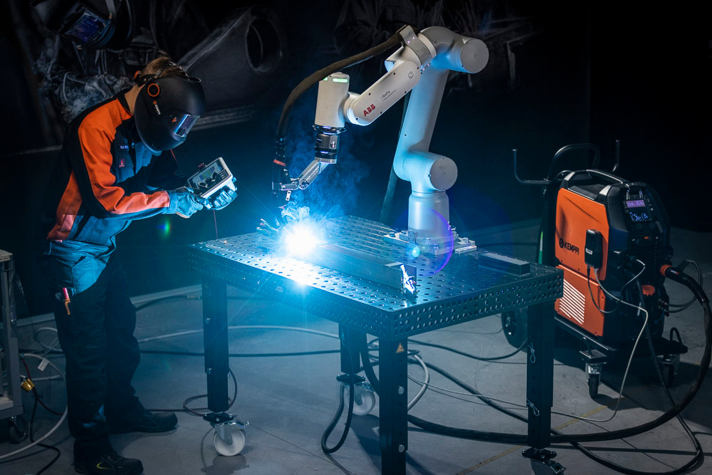 In this picture you can see a welder working with a welding cobot.